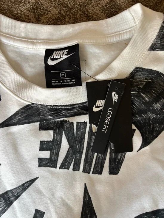 Unique brand new Nike White Sweatshirt with Black Graphic Logo - Picture 4 of 8